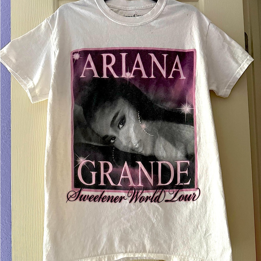 Ariana Grande Sweetener World Tour Setlist T-shirt Merchandise